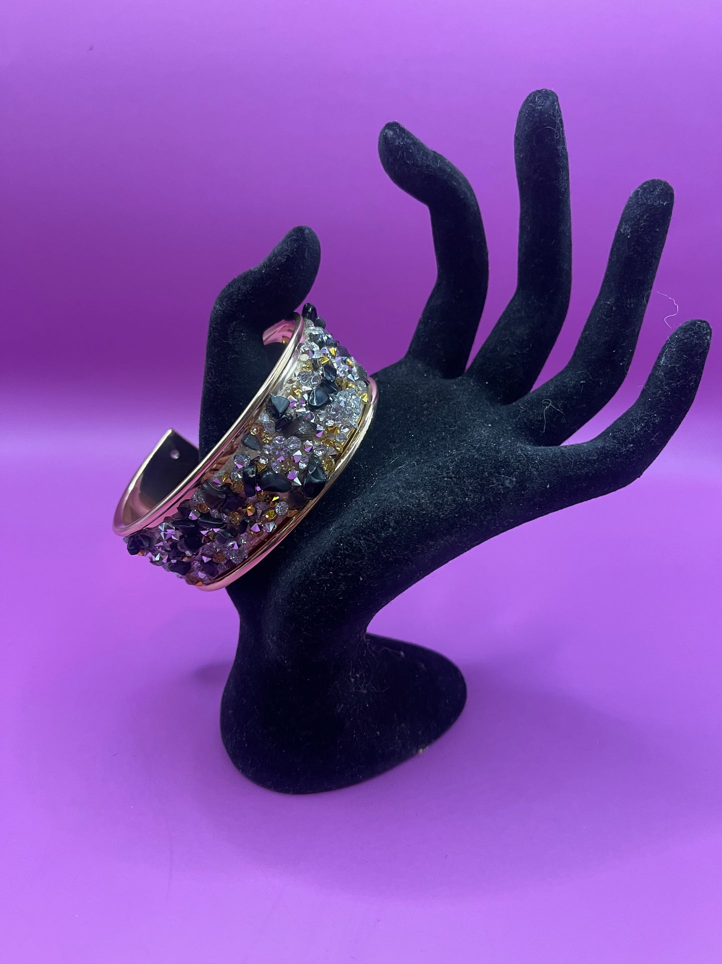 STONES & RHINESTONES