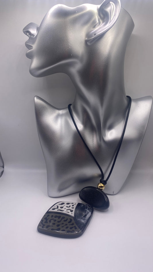 BLACK CERAMIC NECKLACE