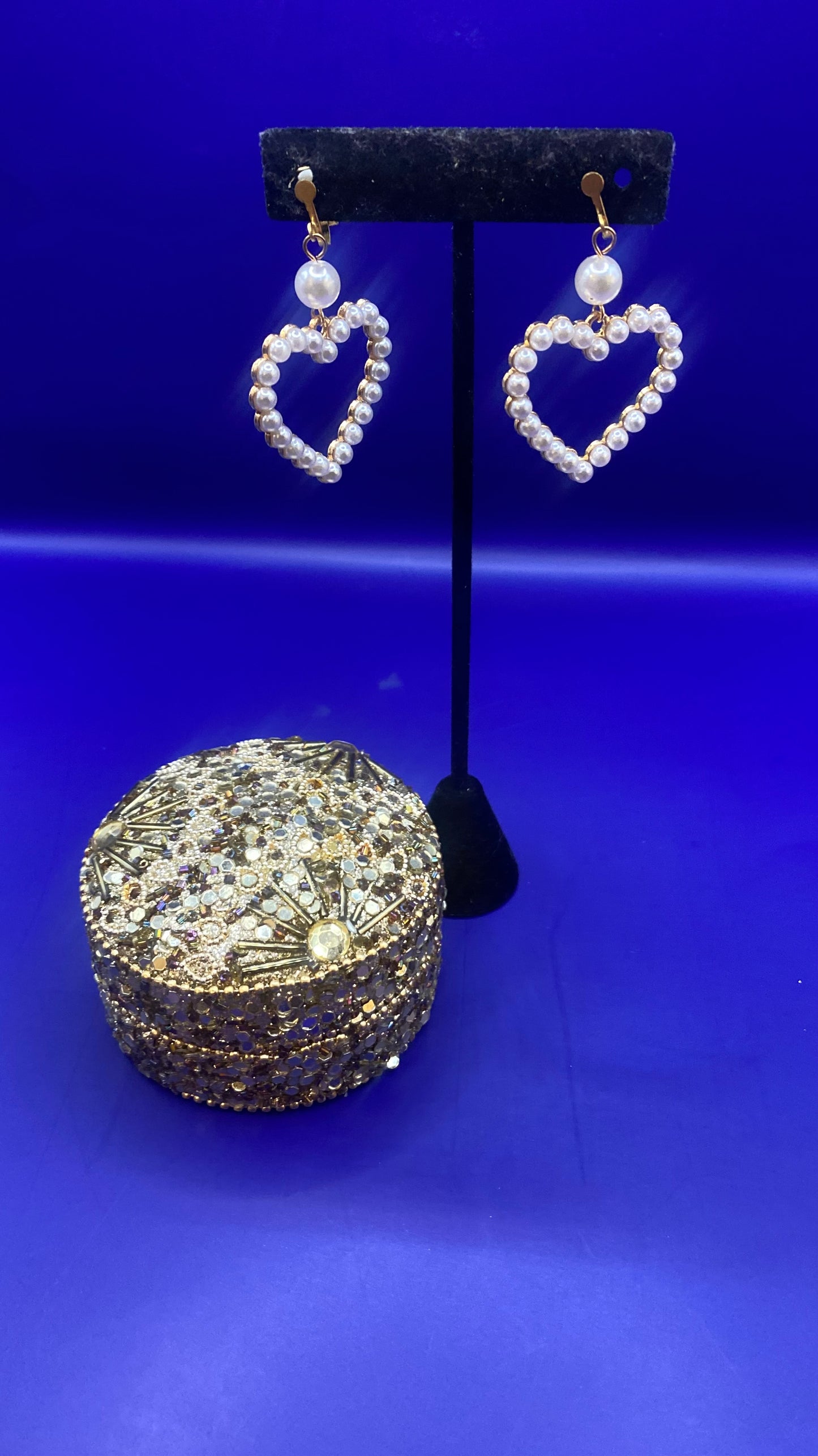 NEW ARRIVAL !!!! HAVE A HEART (CLIP ON)