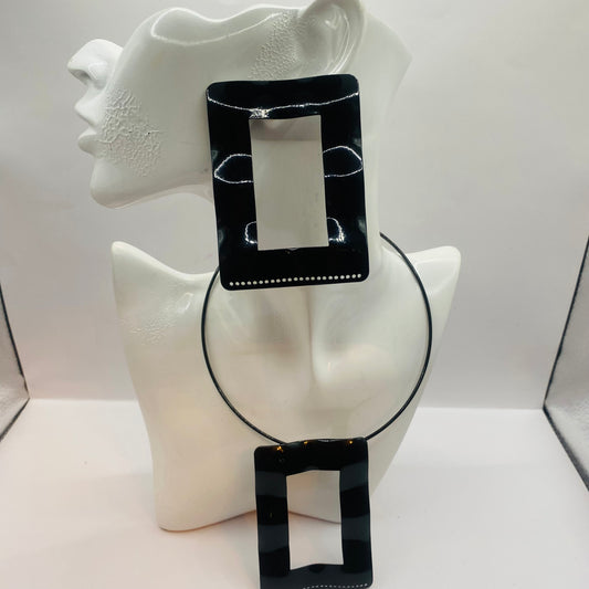 The Inner Square Black